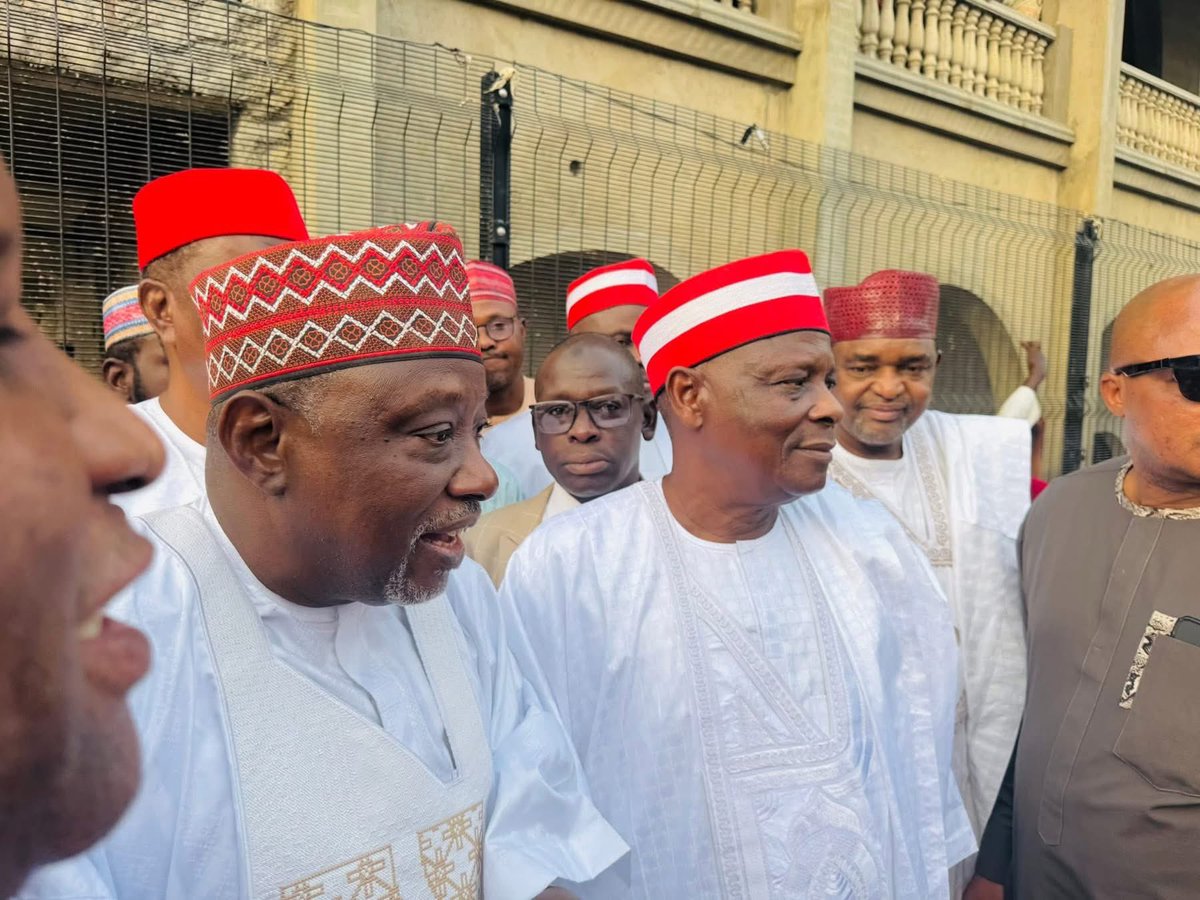 KwankwasoRM's tweet image. Today in Kano, I was delighted to host a heartfelt solidarity visit from the good people of Kano Municipal Local Government.

This gathering served as a powerful testament to unity and gratitude for the outstanding governance and political stewardship in Kano.

As I emphasised,…
