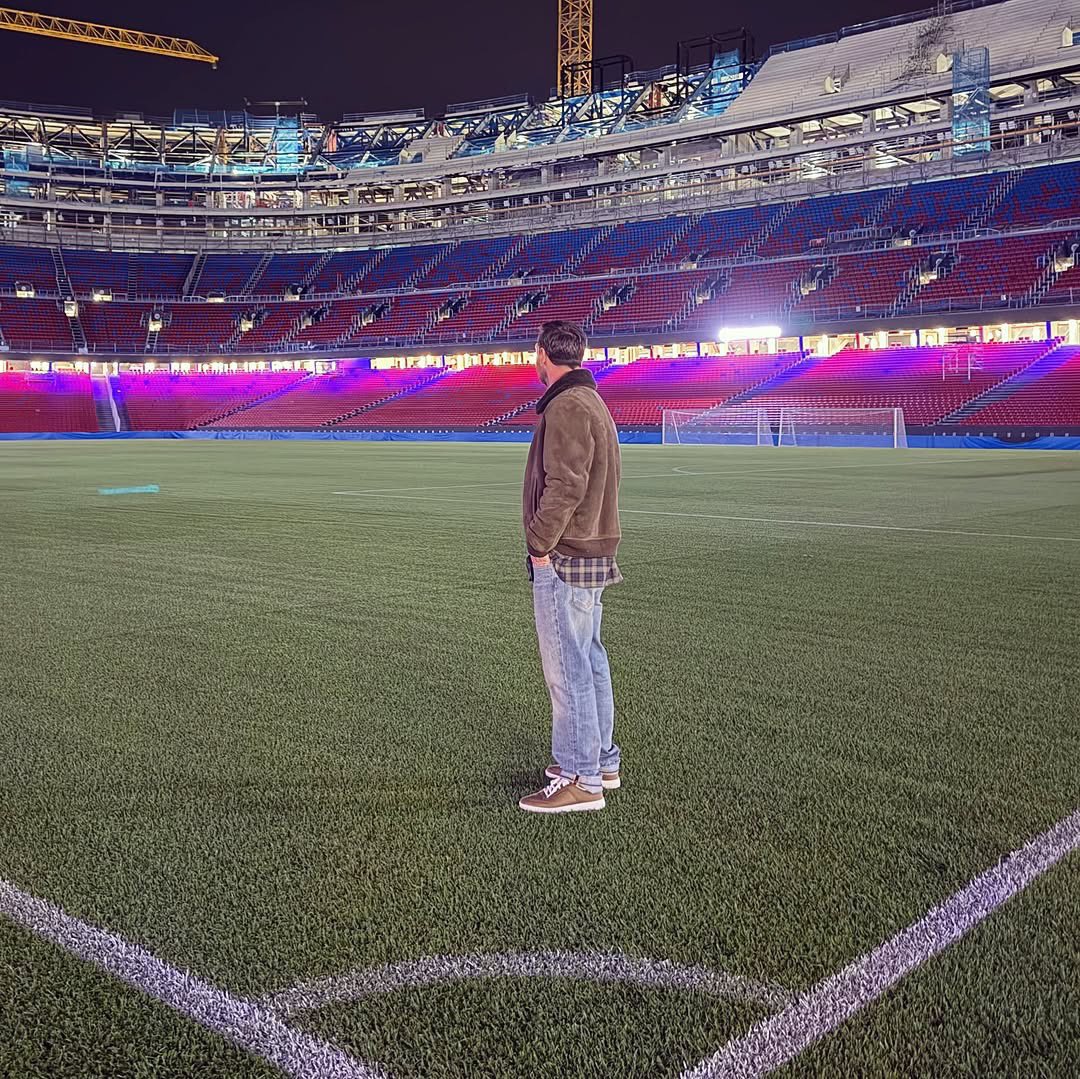Kulturlesite_'s tweet image. 📲 La visite surprise de LIONEL MESSI au nouveau CAMP NOU atteint 30 MILLIONS de likes sur INSTAGRAM et devient la photo sportive la plus aimée de 2025 !!

C’est tout simplement ÉNORME 🤯