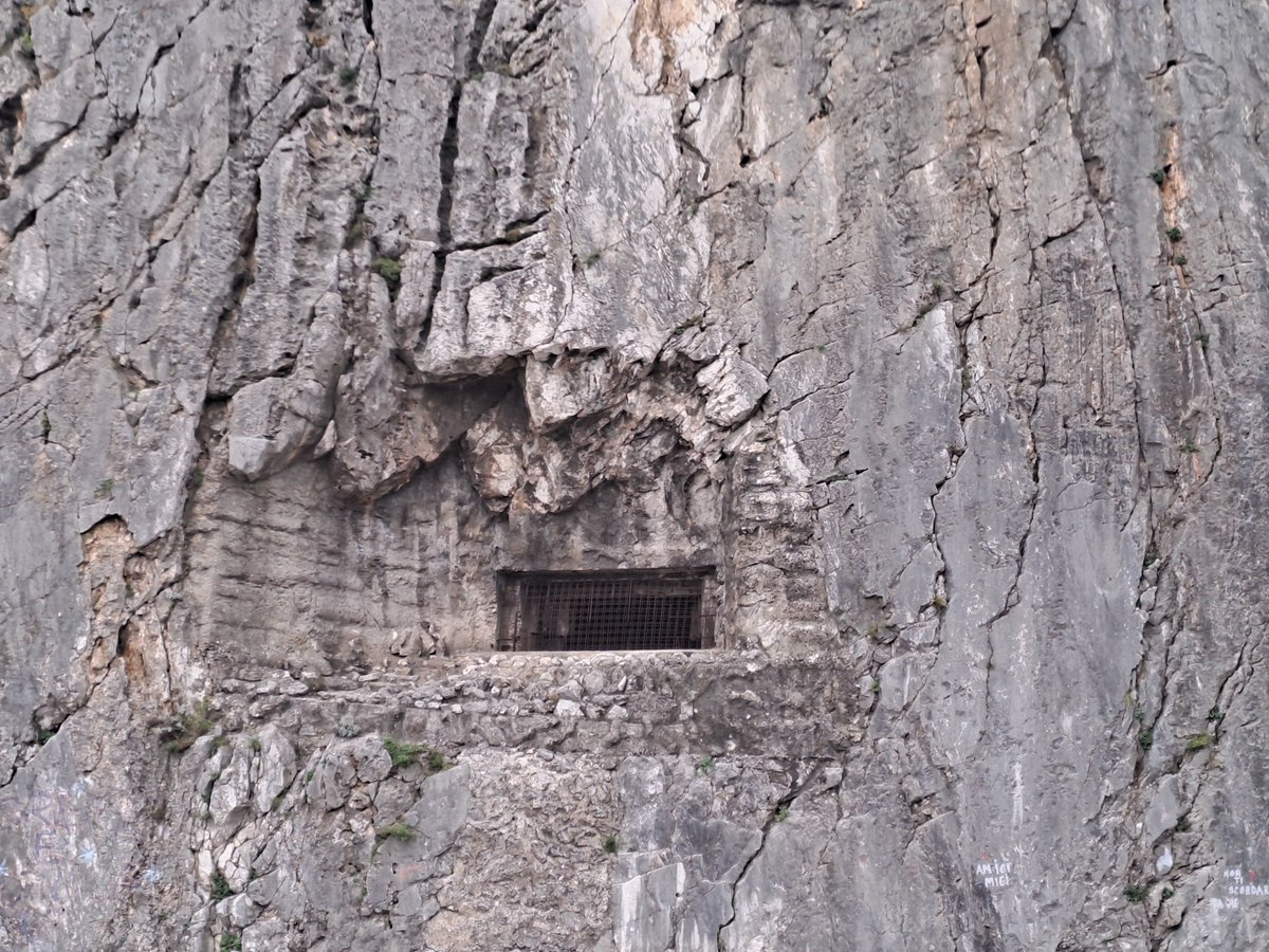 bertoli1966's tweet image. Sistiana bay (Trieste) was involved both in WW1 and WW2. From the last war we can still see traces of the Molch submarine base.
In the last picture you can understand that there is a cavern and when I was young we used to dive from there..11 m I think.
 45 years ago...arghhh:-)
