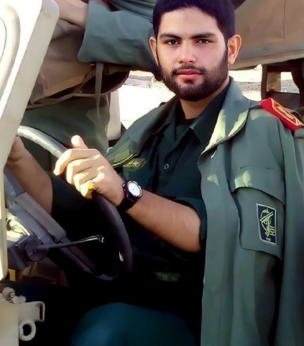 خواهرم همه دعواها سر حجاب توست
ما پاکی تو را می‌خواهیم و آنها برهنگی تو را
ما آزادی تو را می‌خواهیم از بند هوس‌ها و آن‌ها برده جنسی برای لذت‌ها
و تو خود انتخاب کن...

#شهید_سیدسجاد_خلیلی