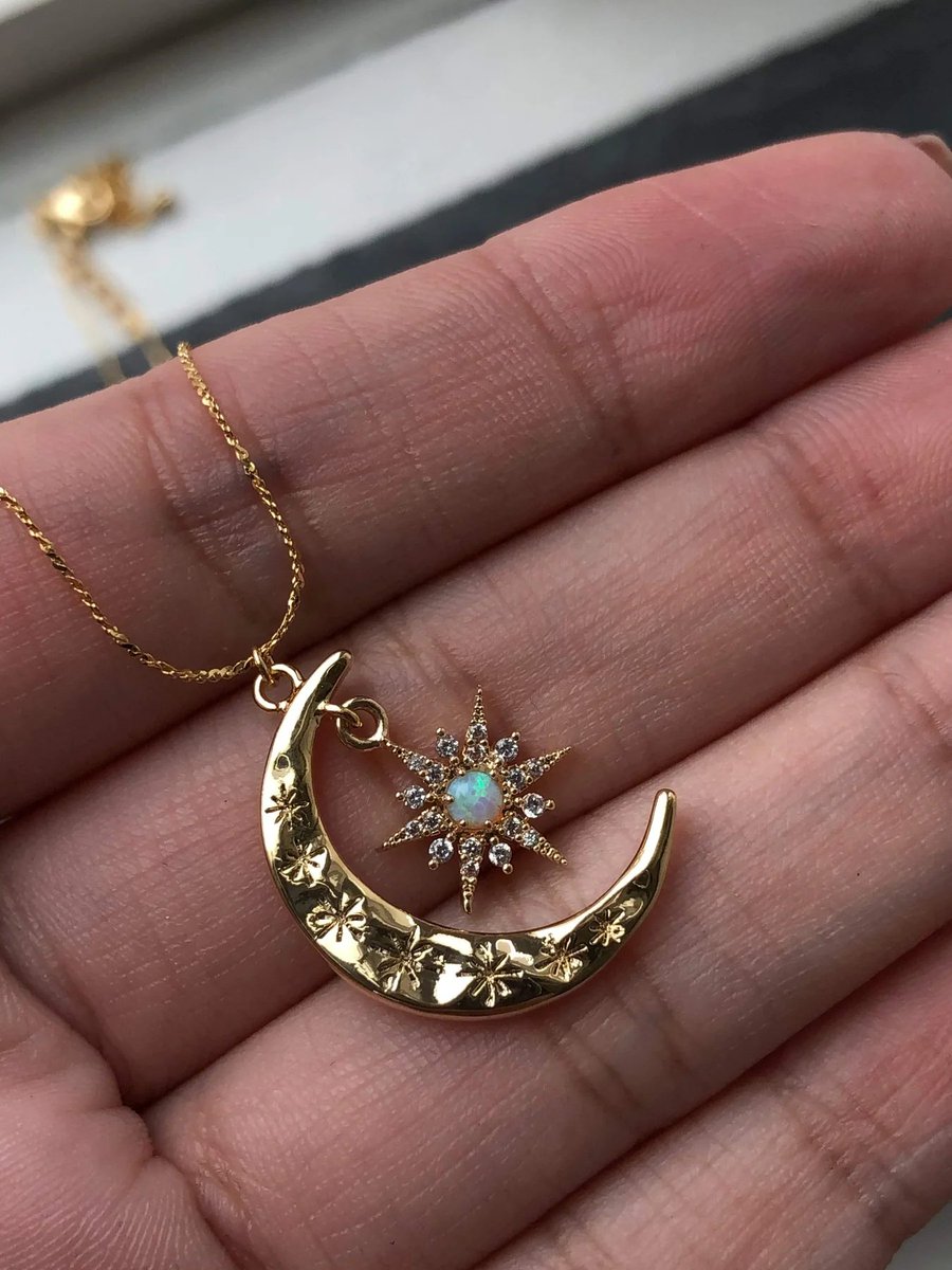 aesttics's tweet image. in love with this moon and star necklace ✨🌙