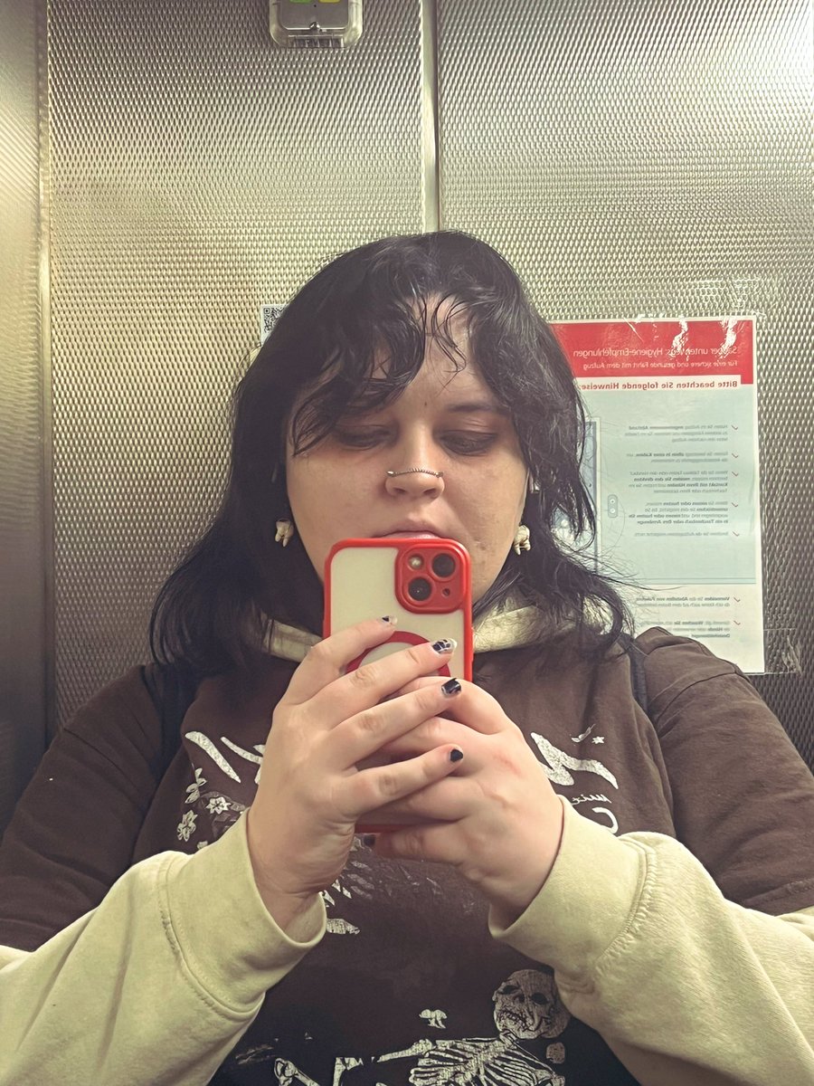 Russ_Russtopher's tweet image. Stupid tiny elevator