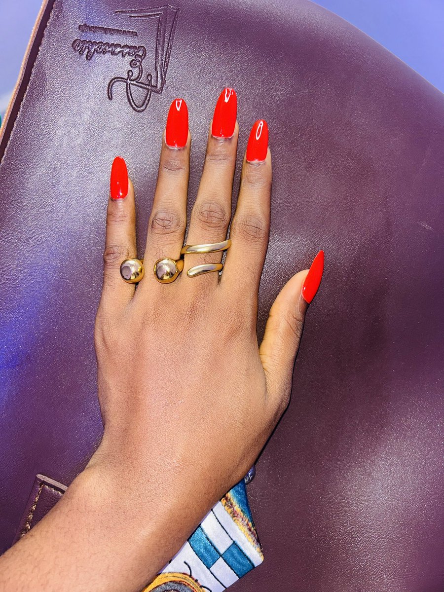 techyassistant's tweet image. Holding my bag, does this count 😁?