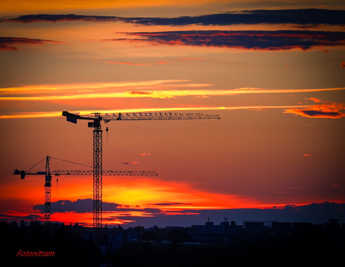 Fotonitram's tweet image. Guten Abend und auch heute schon wieder ein guten Nacht meine lieben Freude, genießt noch den schönen Rest Samstag Abend. Ich wünsche euch eine angenehme Nachtruhe, habt schöne Träume, Gruß Nitram 😎🫶🍀🕊️✨💫🌛🦋🙋‍♂️💤