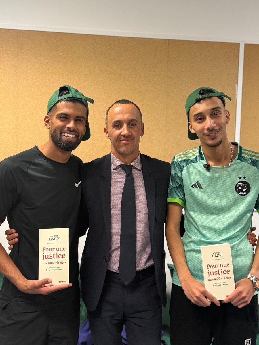 2 mois après sa sortie, je ne réalise toujours pas de vous voir aussi nombreux à chaque séance de dédicaces. 

Surtout, je suis tellement heureux de voir beaucoup de jeunes se saisir de ce livre, de ce sujet. Ce livre c’est le votre car c’est de notre avenir dont je parle.

MERCI