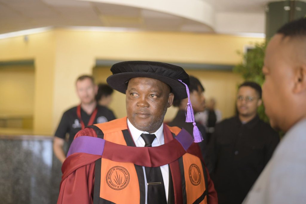 Thuso4u's tweet image. The man who should replace Broos.