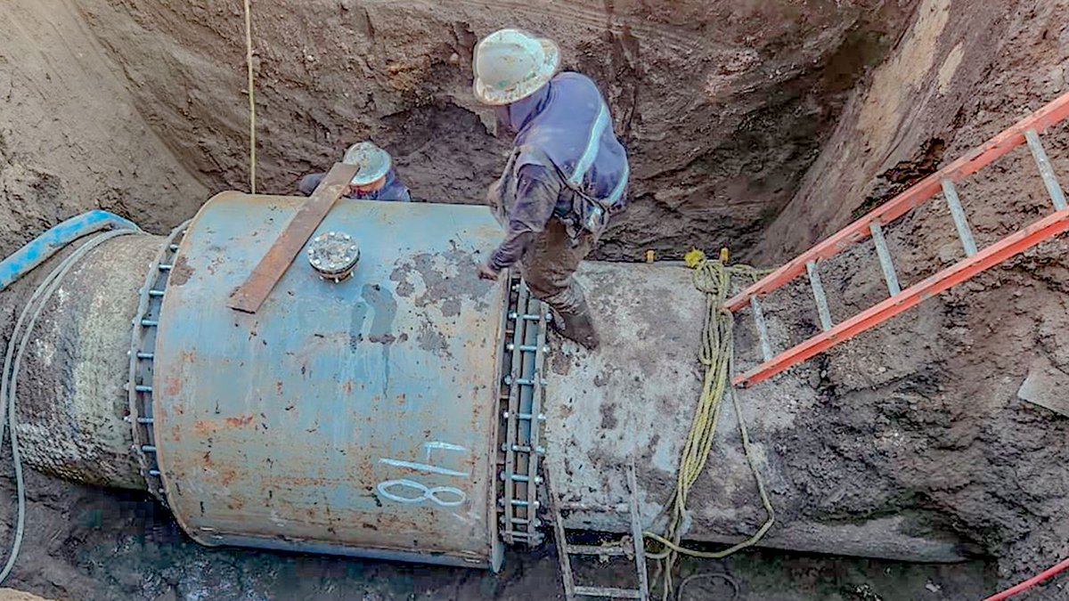 Repara Gobierno del <a href="/Edomex/">Gobierno del Estado de México</a>  fugas del Macrocircuito sin cortar el agua a 3.5 millones de mexiquenses

⚪ El sistema abastece a 13 municipios: Huixquilucan, Naucalpan, Atizapán, Tlalnepantla, Tultitlán, Coacalco, Ecatepec, entre otros.

Más detalles: goo.su/k97mxP