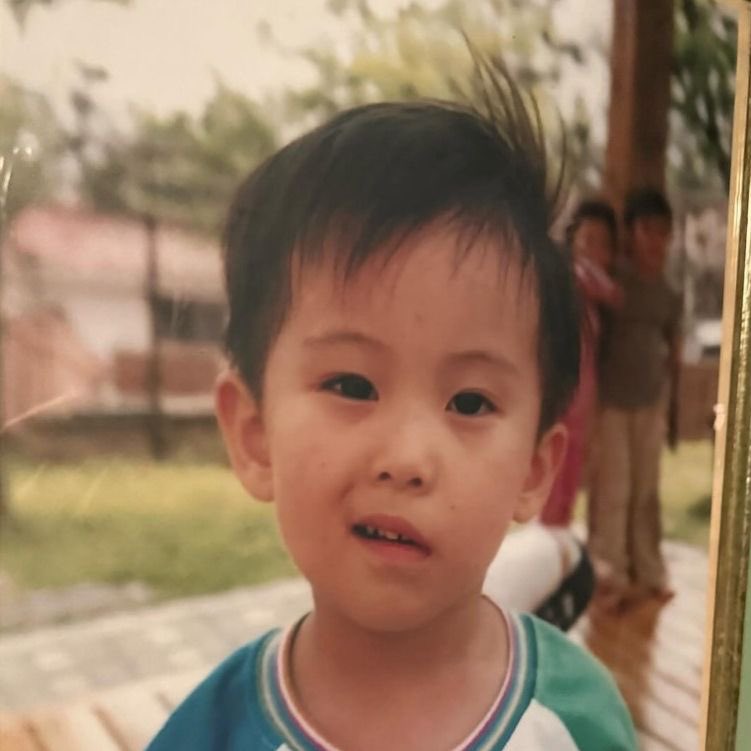 นี่เริ่มจะหมั่นไส้ไอเด่กนี่ละ 5555555555555 ดูหน้ามานดิ