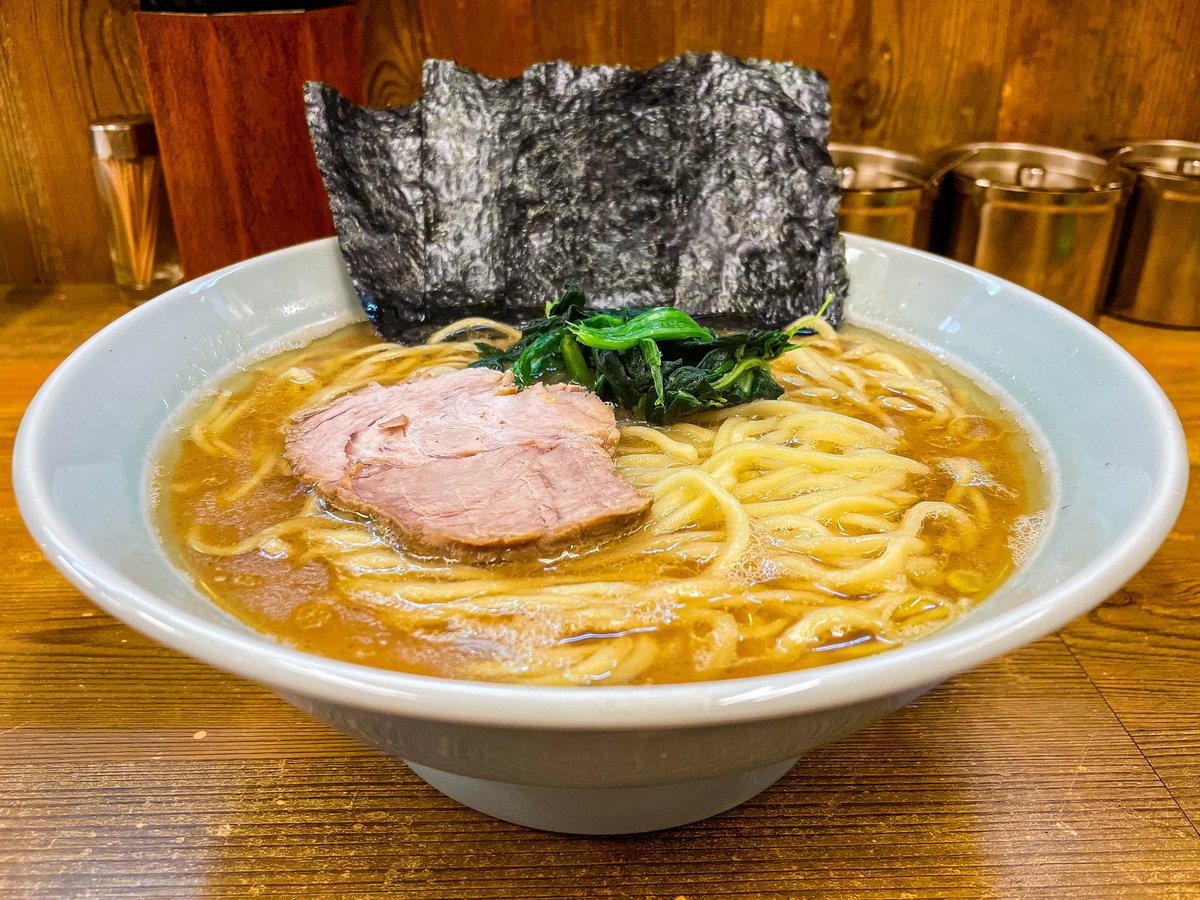 渡来武＠自由が丘

ラーメン 中（多め）＋ライス

スープはクリーミーで豚の旨みたっぷりで美味しい。麺は酒井製麺?っぽい感じで美味しい。このご時世で仕方がないが、焼豚やほうれん草などの具は小ぶり。ご飯が100円でお替り無料なのは嬉しい。

近所にあると重宝しそうな、しっかりとした家系‼️