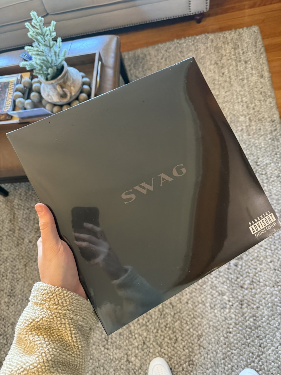 jskylrk's tweet image. CHEGOU MEU VINYL DE SWAGGGGGGGGGG