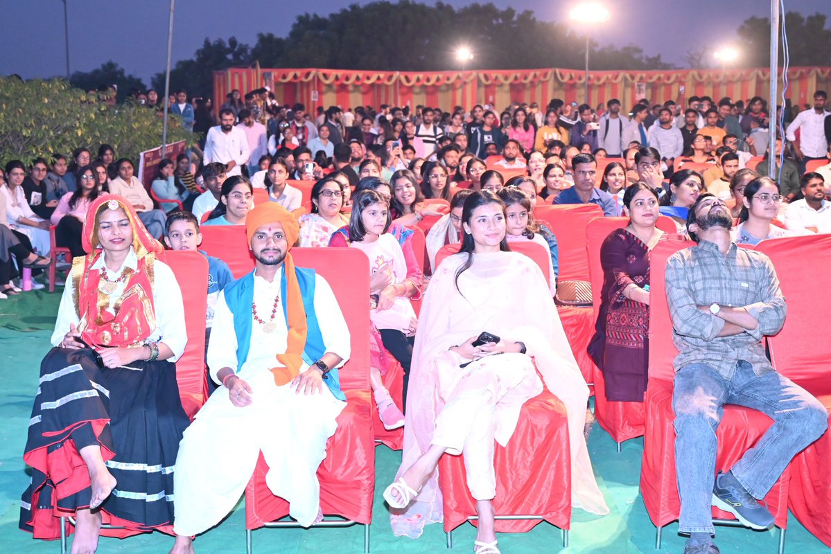 Triptisaini19's tweet image. दोहान खाद्य एवं सांस्कृतिक उत्सव-2025 🎉

हरियाणा केंद्रीय विश्वविद्यालय, महेंद्रगढ़ में आयोजित दोहान खाद्य एवं सांस्कृतिक उत्सव-2025 में विभिन्न राज्यों के स्वाद और संस्कृति का अद्भुत संगम देखने को मिला।

#CUH #FestiveVibes