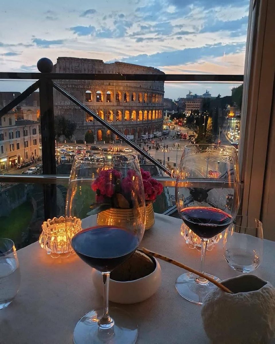 viewsoff_'s tweet image. Romantic dinner in Rome, Italy