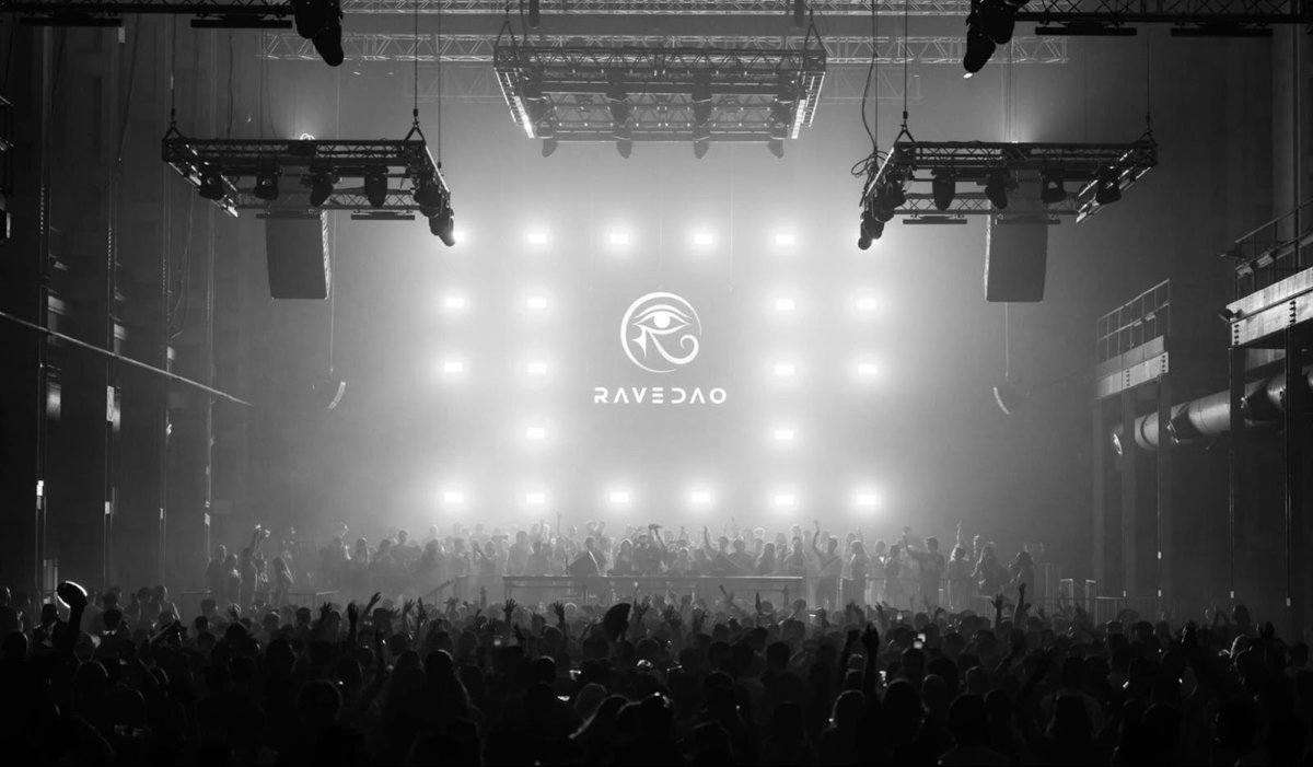 Doomnftt's tweet image. 2025 Etkinlikleri: Dubai’den Bangkok’a Uzanan Web3 Sahnesi

@RaveDAO  &apos;nun bu yılki etkinlik takvimine bakınca resmen “global bir turne” havası var. Belli ki ekip sadece sahne kurmak derdinde değil, Web3 kültürünü dünyanın dört bir yanına yaymak istiyor.

Dubai – Terra Solis by…