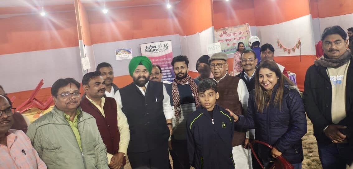 साकची स्थित बोधी मैदान में स्वर्णरेखा क्षेत्र विकास ट्रस्ट एवं नेचर फाउंडेशन के तत्वाधान में आयोजित चतुर्थ बाल मेला 2025 के आज दूसरे दिन के कार्यक्रम में शामिल हुआ।

बच्चों के लिए आयोजित विभिन्न रोचक गतिविधियों के साथ ही भव्य कवि सम्मेलन की शानदार प्रस्तुति ने पूरे माहौल को