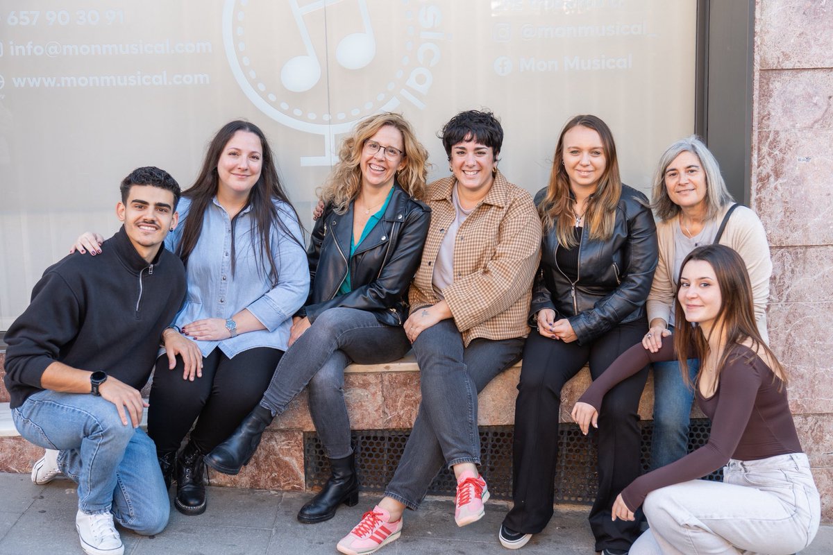 MireiaG_S's tweet photo. Avui celebrem els 3 anys de Món Musical, una escola de música ubicada al carrer Francesc Viñas 1 que fa créixer el talent i l’estima per la música a la ciutat. 

Una ciutat educadora que acompanya també el seu talent musical! 

Per molts anys més! 🎶

#SantaColoma #MónMusical https://t.co/JYdboQthAO