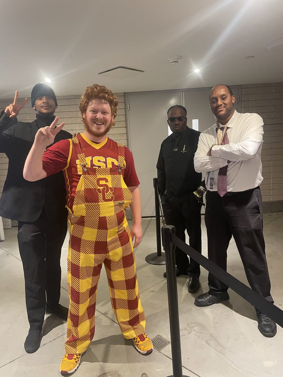 Dj_Zachattack's tweet photo. #uscselfie https://t.co/2lqQvWuRFO
