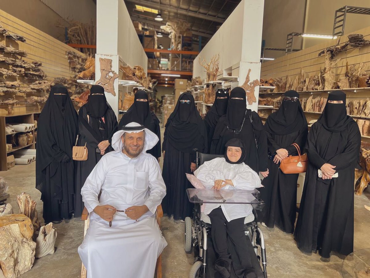 Art.artist.club tweet media