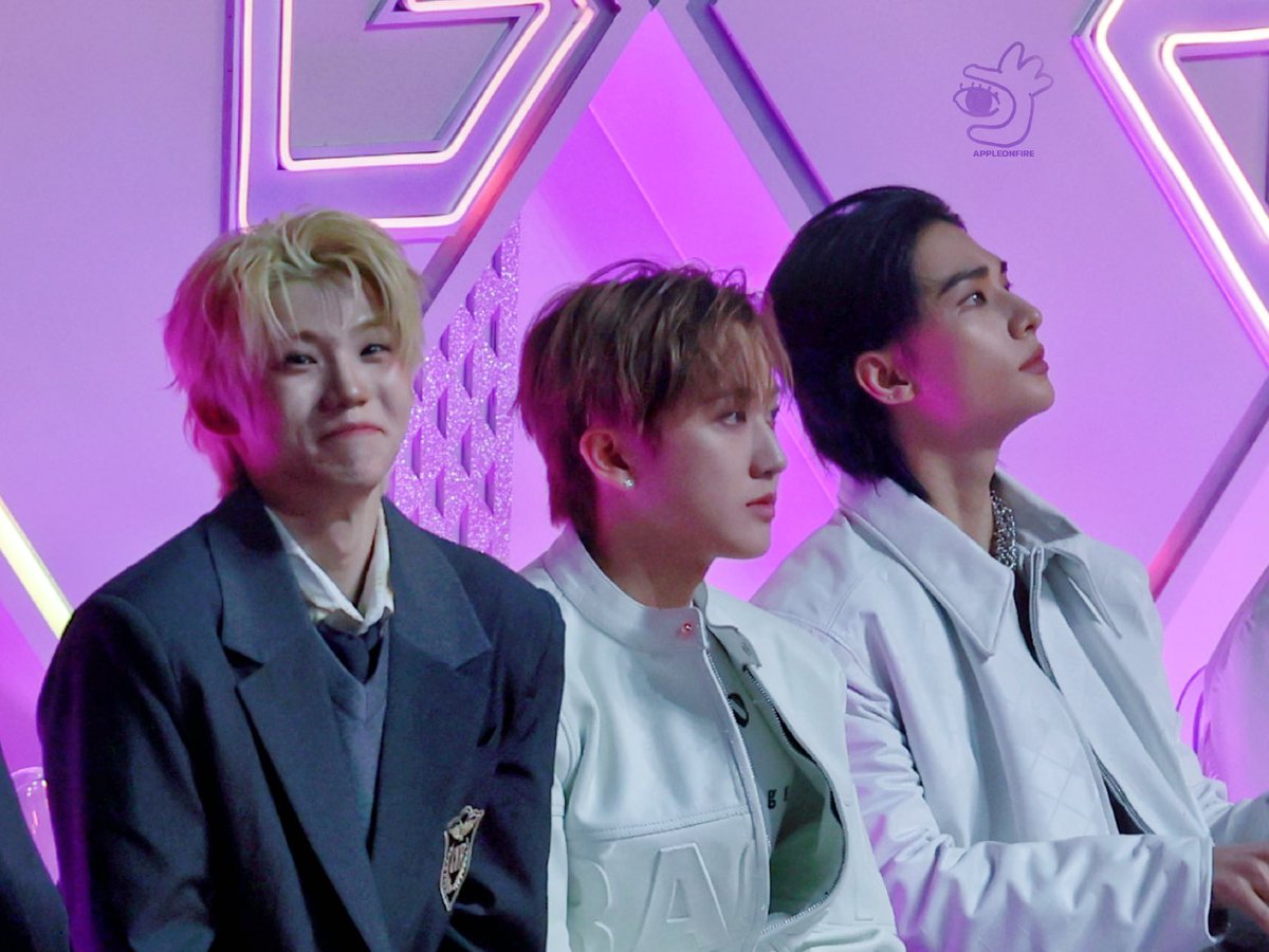 AppleonFire tweet media