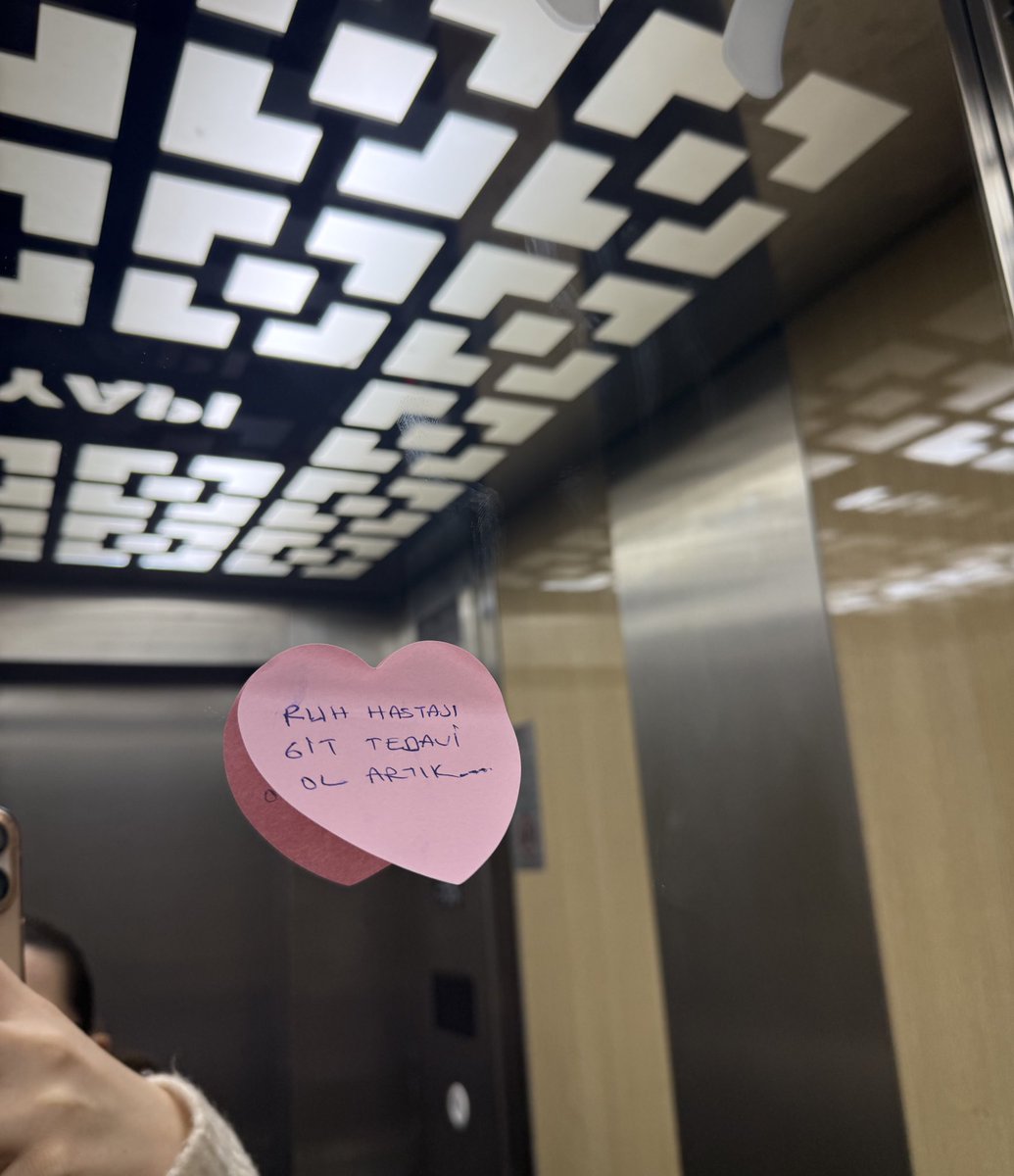 annem site yoneticisi olmus asansorde parmak izi birakanada ufak uyarisini gecmis