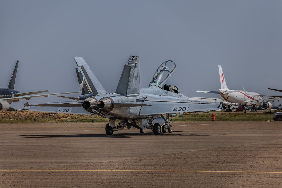 Scalebuilder's tweet image. VX-9 stopping in for fuel back this summer with triple sticks and company 🦇 #vx9vampires #f18 #superhornet