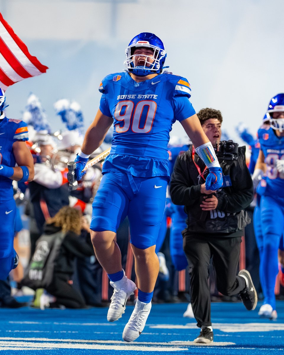 Tonight's 𝗳𝗹𝗮𝗴 𝗰𝗮𝗿𝗿𝗶𝗲𝗿𝘀

🇺🇸 Cameron Bates
🔵 Braxton Fely

#BleedBlue | #BuiltDifferent