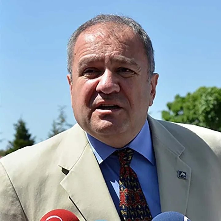 Cem Toker: “Ümmetçilerde vatan, millet duygusu yoktur.

Dolayısıyla vatanın kurtarıcısına, ülkenin kurucusuna da minnet duyguları filan yoktur.”