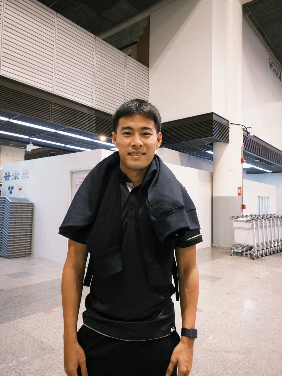 2twosep's tweet photo. ส่งพี่ตังค์ทีมชาติสู่ศรีลังกา สู้ ๆ นะคะ
ดีใจที่วันนี้ได้มาส่งอย่างที่เคยตั้งใจไว้แล้ว⚽️🇹🇭🤍 #บอลไทย https://t.co/gbAEGl4FuI