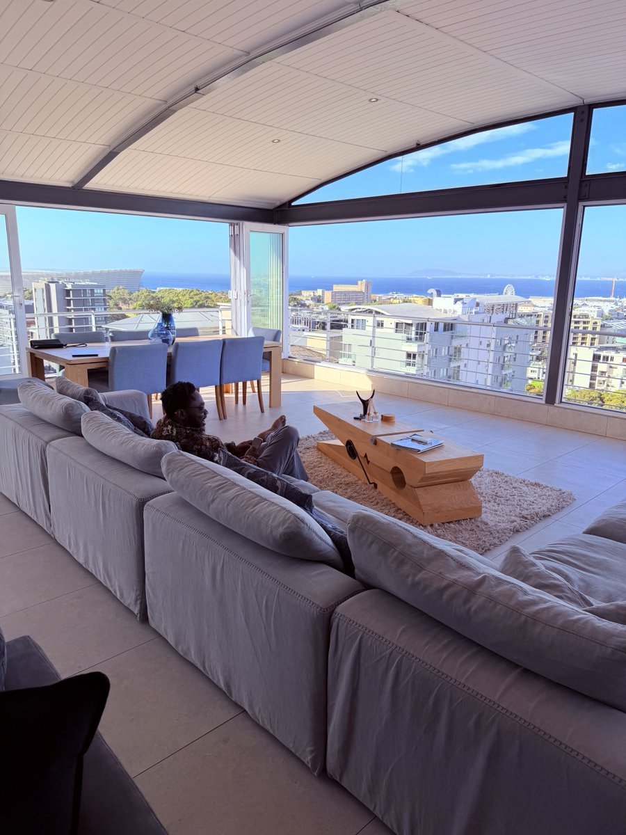 KojoForex's tweet image. My Penthouse for the next one month in Capetown 😍💙