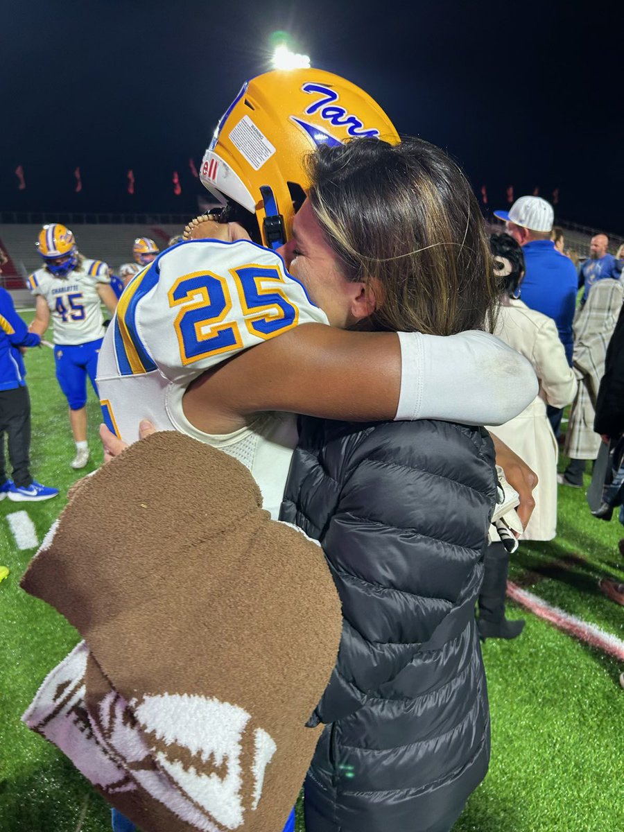 Last game under those Friday Night Lights for my firstborn <a href="/UnruhRylan/">Rylan Unruh</a> 4 years of leaving it all on the field. Relentless effort, indomitable will - he made quite a name for himself. Onto the next chapter, Saturday’s! 🏈 #unruhly <a href="/DeSotoCoFLFB/">DeSotoCoFLFootball</a> <a href="/CHSTarponFB/">Charlotte Tarpon Football</a>