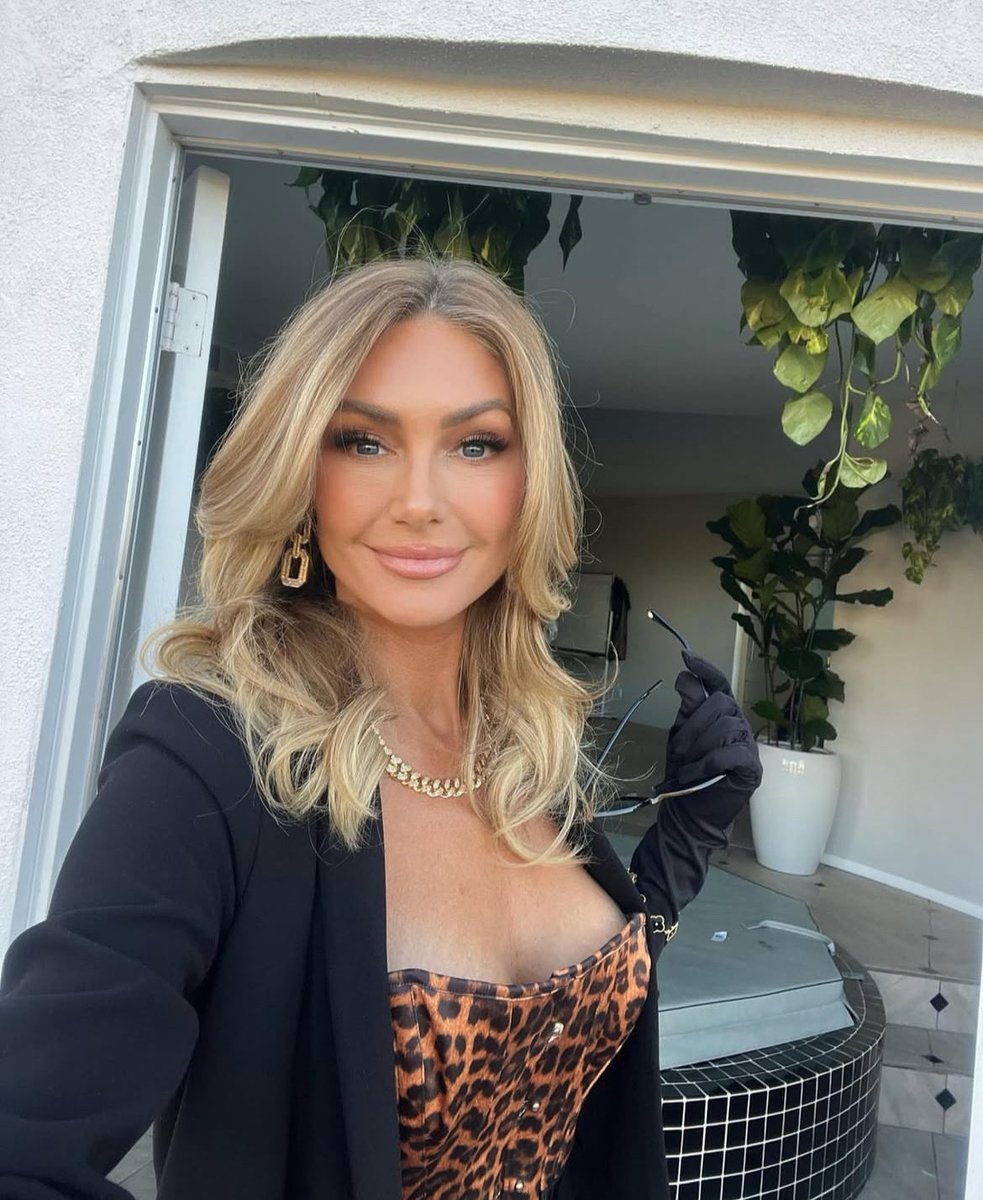 BrandenRoderick's tweet image. Why do basketball players love cookies?
Because they can dunk them. 🍪🏀

Happy Saturday! What are you up to this weekend?