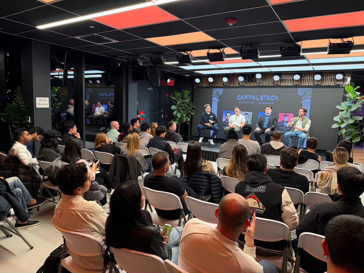 SolanaSkyline's tweet image. Capital Stack NYC was incredible last Thursday!

We had a fully stacked lineup of absolute legends on the panel, diving deep into how TradFi and DeFi are shaping the next frontier of financial infrastructure.

Huge thank you to everyone who pulled up for this intimate,…