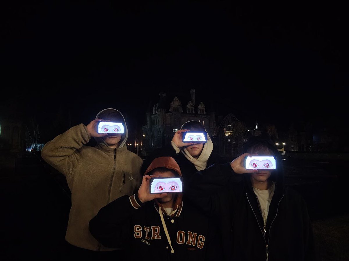 0xUnemployment's tweet image. gbulk guys🫰

today team up w my frens from @bulktrade and participate in challenge from @coolxinfluencer.

photo: me, @godofwaaar, @6mirra6, @sownjuinho and @7azelf7(photograph) 

hell in my eyes - always. 
bulk in my eyes - wonder. 

bulk coded.