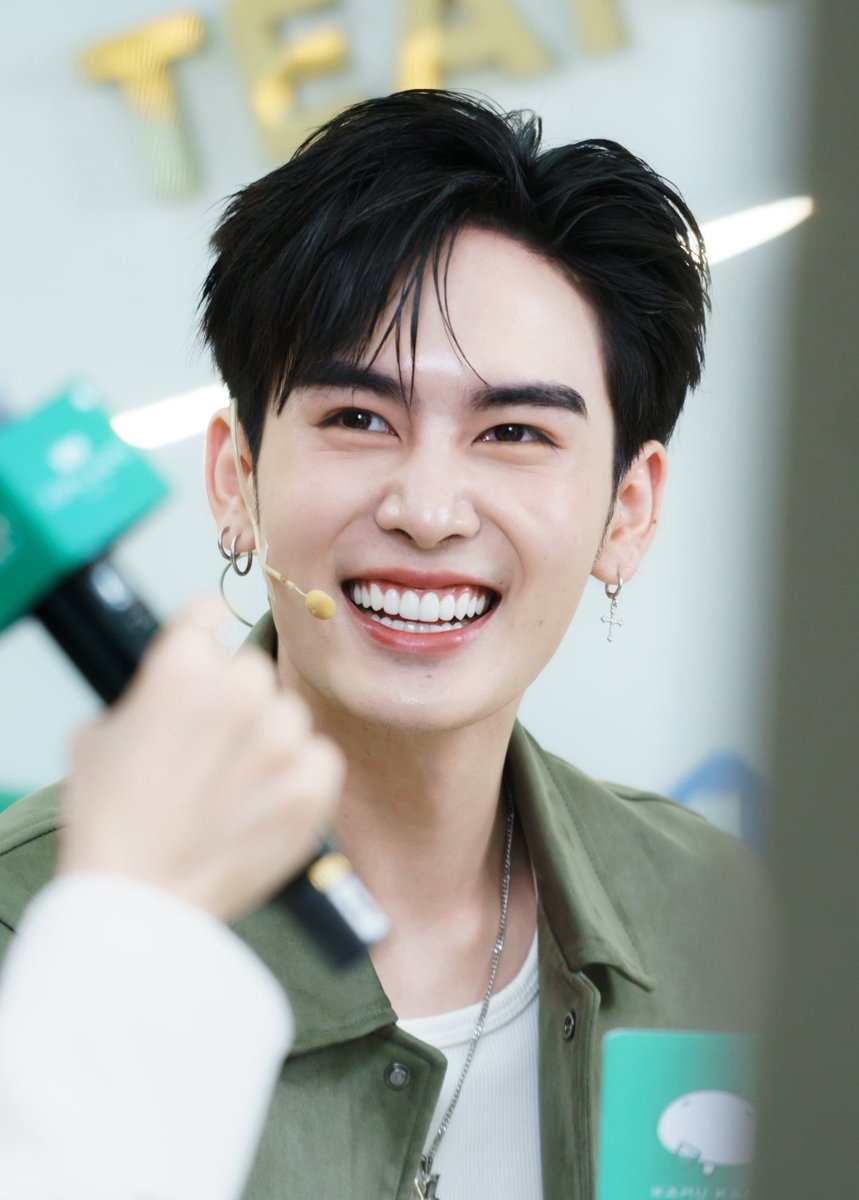 Aoysmile1986's tweet image. รอยยิ้มที่ทำให้ทุกอย่างดูสดใสขึ้นทันทีคือรอยยิ้มของแซนต้า🥰🤍

PERTHSANTA JOY KAMUTEA

#NEWKAMUEVENTxPerthSanta
#PerthTanapon #Santapp  
#เพิร์ธแซนต้า #PerthSanta