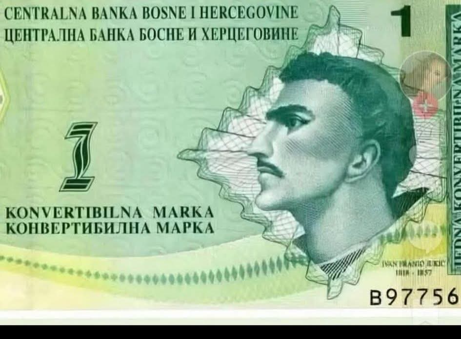 Bila si jača od Bitcoina...

- litar mlijeka
- litar goriva
- kafu sa šlagom
- kutiju cigara ( Drina )
- 7 smokija
- 2 kugle sladoleda 
- 2 mala školska sendviča 
- 1 burek 
-  pivo