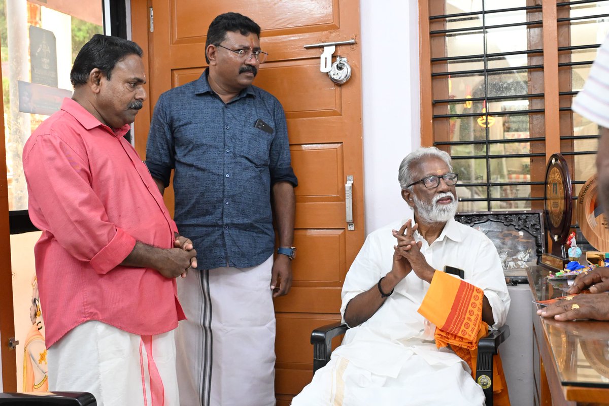 Advrsrajeev's tweet image. കേരളത്തിൽ ആദ്യമായി പുലിയൂർക്കോട് ശ്രീകൃഷ്ണ സ്വാമി ക്ഷേത്രത്തിൽ നടക്കുന്ന വാസുദേവയജ്ഞത്തിൽ ശ്രീ കുമ്മനം രാജേട്ടൻ പങ്കെടുത്തപ്പോൾ