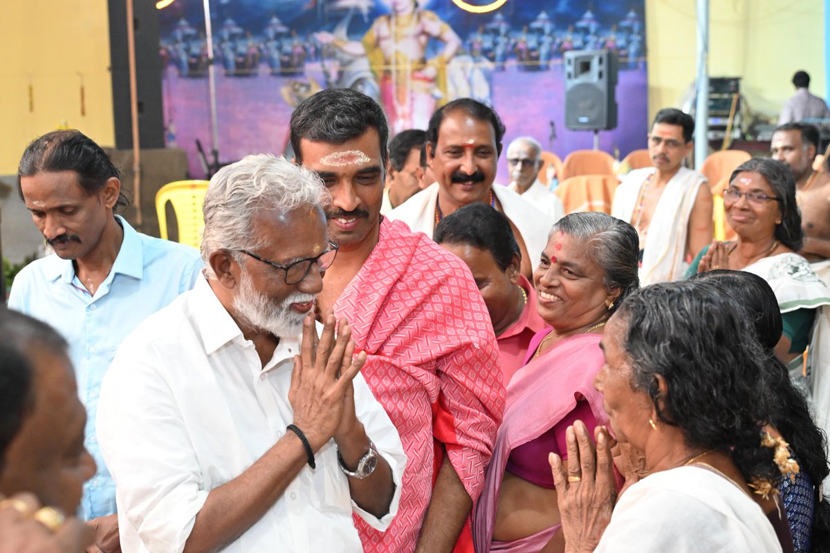 Advrsrajeev's tweet image. കേരളത്തിൽ ആദ്യമായി പുലിയൂർക്കോട് ശ്രീകൃഷ്ണ സ്വാമി ക്ഷേത്രത്തിൽ നടക്കുന്ന വാസുദേവയജ്ഞത്തിൽ ശ്രീ കുമ്മനം രാജേട്ടൻ പങ്കെടുത്തപ്പോൾ