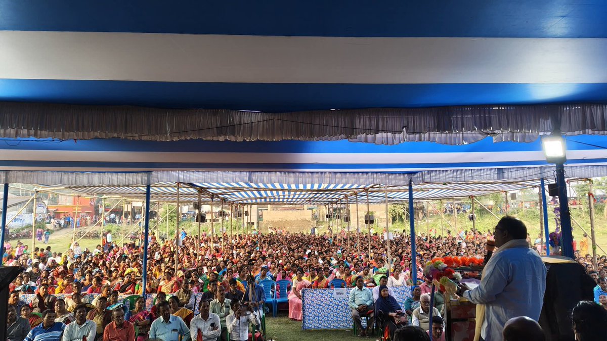 SukantaPaulAITC's tweet image. আমতা-২ ব্লক সমবায় সমূহের উদ্যোগে ৭২তম নিখিল ভারত সমবায় সপ্তাহ উপলক্ষে আয়োজিত অনুষ্ঠানে উপস্থিত হয়ে সকলের সঙ্গে শুভেচ্ছা বিনিময় করলাম এবং দফতরের বিচারে ভালো কাজের নিরিখে সম্মানিত করা হল ৫টি সমবায় সমিতির কর্মকর্তাদের ।