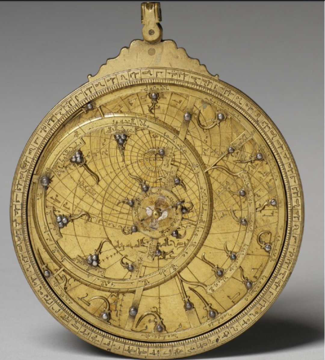 JuanAstrolab's tweet image. ¿Saben qué es más bonito que un Astrolabio?

¡Exacto, otro Astrolabio! 

#AstroActitud 🌐🧭🌟
#Astrolabio #Astrolab #Astrolabe #Astrolabico #Astrolabiosamente #historyofscience #medievalart #constellations #stars #astronomy #HistoriaDeLaAstronomía #navegación #space #estrellas 🧭