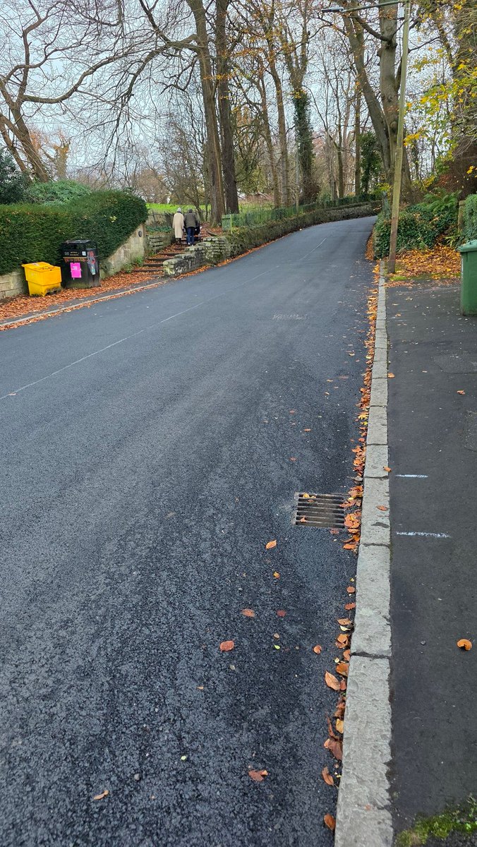 Paul4Linn's tweet photo. Persistence pays off! Delighted that my request to have the stretch of Old Castle Rd from Greenock Ave to Siel Dr at Courtknowe resurfaced has been delivered 6 months ahead of schedule. @SNPforGlasgow #ActiveSNP #ForLinn https://t.co/9yW1wPIQ64