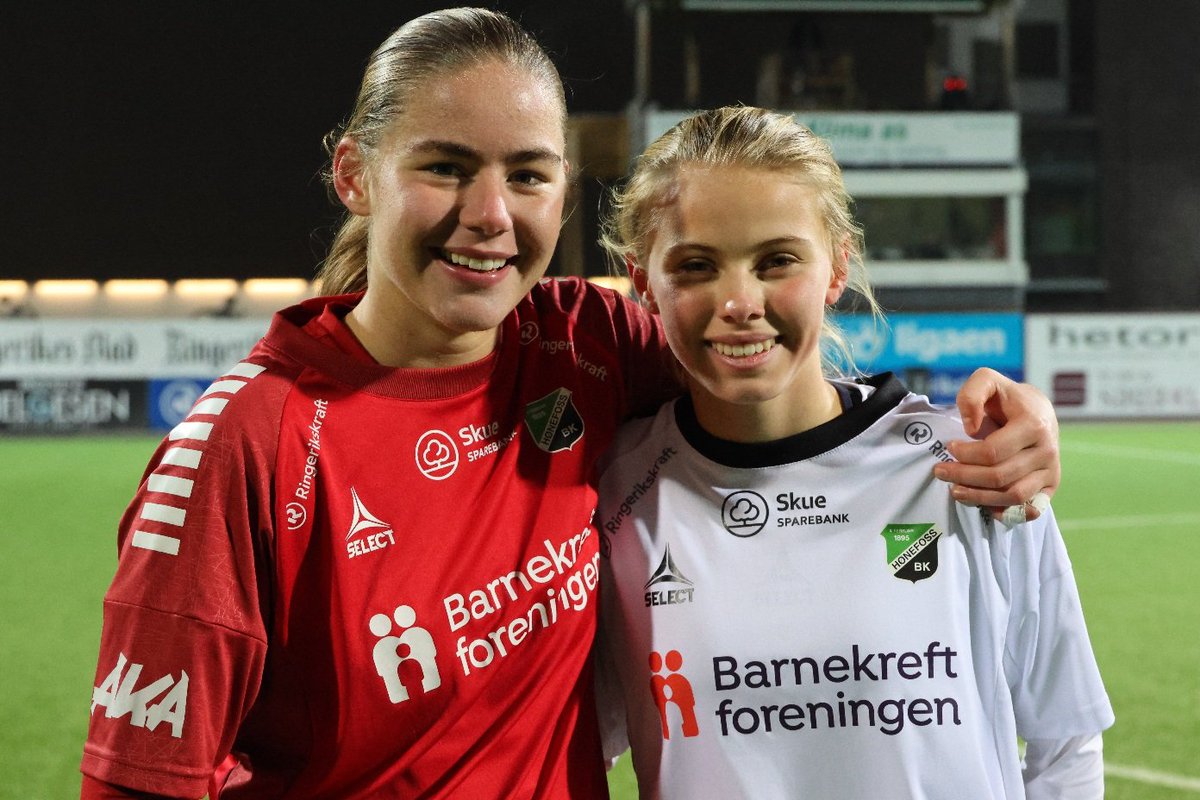 HonefossBK's tweet image. honefossbk.no/a-lag-kvinner/…
Hønefoss BK avsluttet i dag sin aller første sesong i Toppserien med hjemmekamp mot LSK Kvinner. Det endte med 1–3 tap på Aka Arena, men kampen ble likevel en kveld fylt av store øyeblikk, historiske debuter og et varmt farvel med hovedtrener Martin
