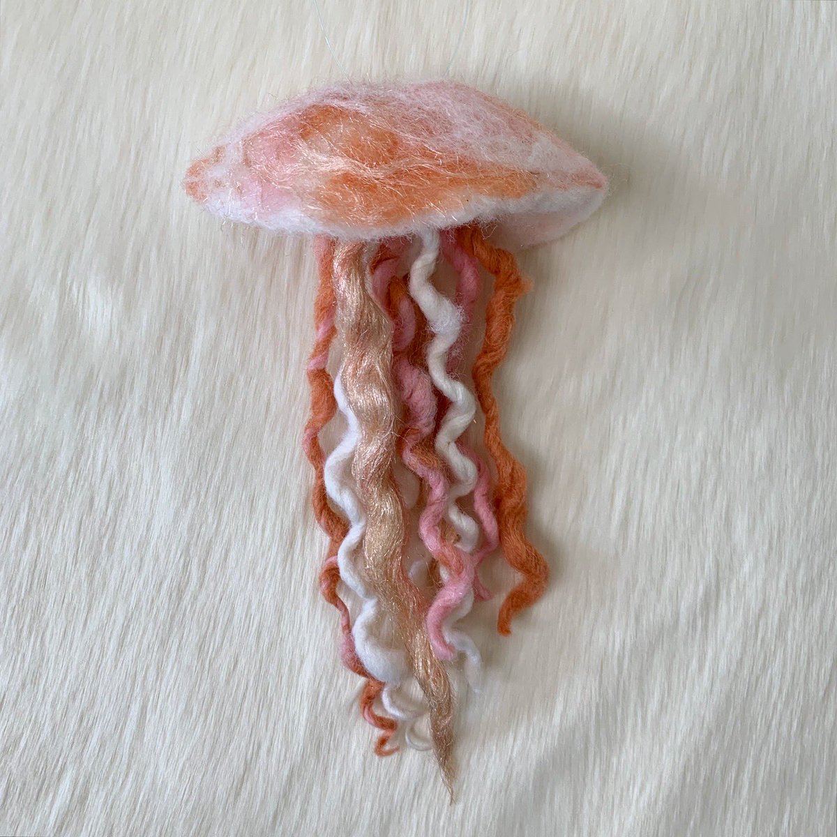 Jellyfish Felted Mango Berry! You can Learn how to make these on SnowflakeForest Felting YouTube Channel. Happy Felting🌬️🪼🌊🧜🏼‍♀️
youtu.be/-5qDoT6TdtM?si…