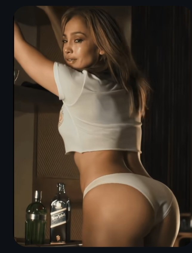 AliTab579844's tweet photo. Her acting hits harder than the plot itself — she owns every scene! 🎬🔥

— Ali Jlo

#JLo #AliJlo #JenniferLopez #MovieNight #FilmStar #ActingQueen #CinemaVibes #BoldEnergy #WeekendMood #Hollywood #StarPower https://t.co/Ie0DVzeFfl
