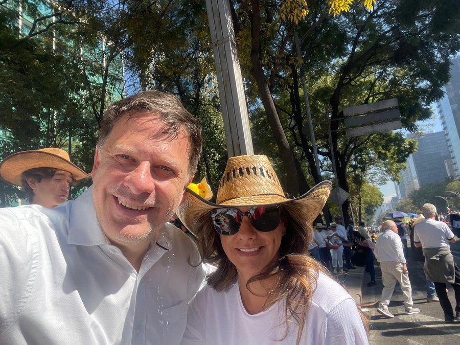 abrahamendieta's tweet photo. ¡Qué emoción, carajo! Los jóvenes están transformando este país. 😭 https://t.co/KLgNBLuqDU