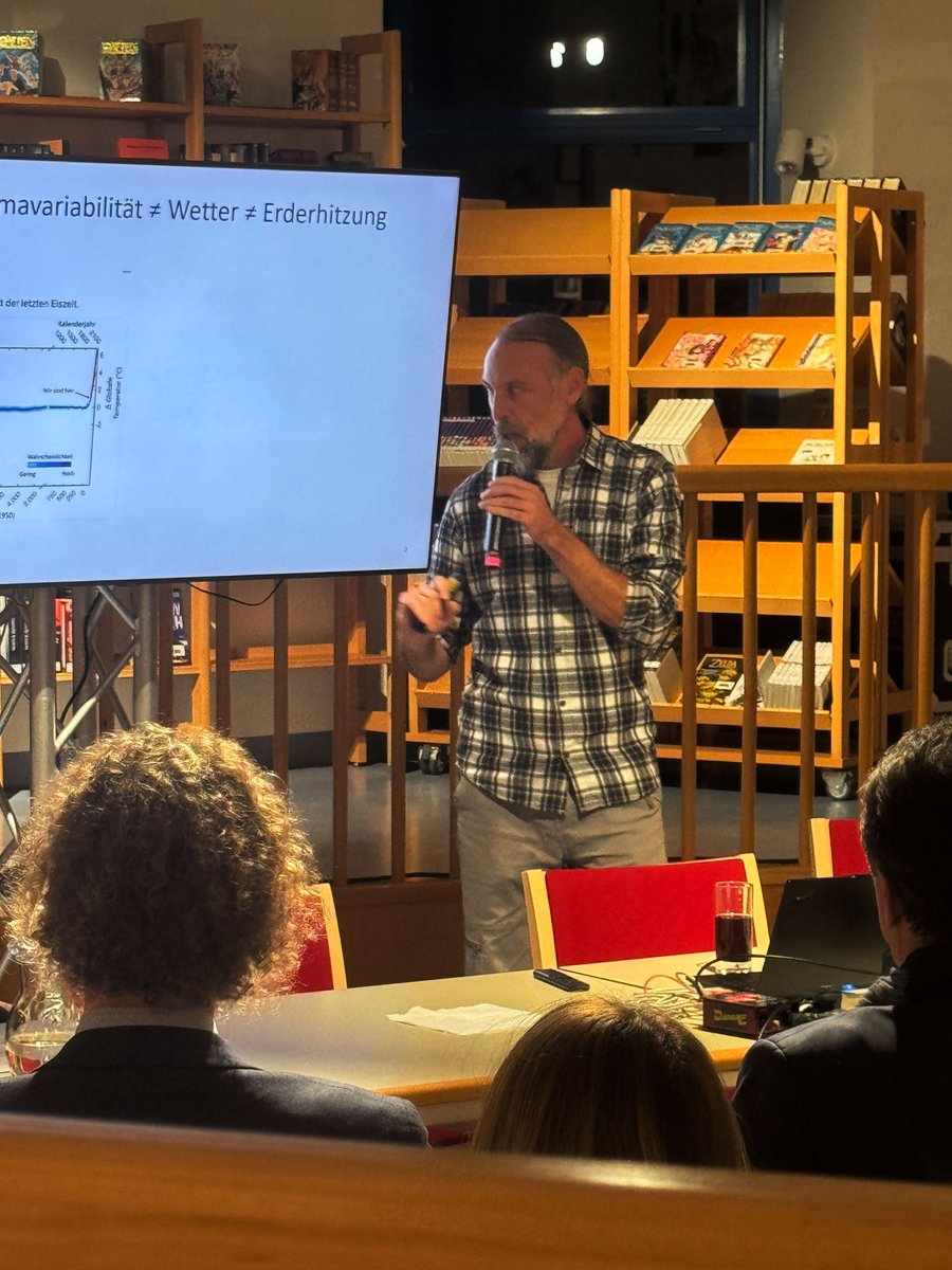 Wir sind der Einladung zum diesjährigen Dr. Franz Slawik Symposium gefolgt und konnten dabei einen regen Gedankenwechsel zu Klimaneutralen Baustoffen anstoßen.   #Schwechat #SmartCity #Klimafeld #Hempcrete #Hanfbeton 🙂 Dankeschön!