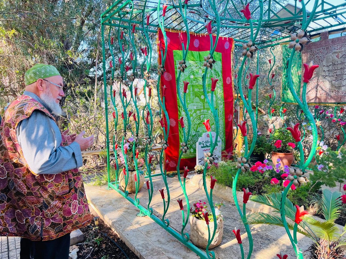 MawlanaUKTour's tweet photo. #Lefke
● Seyh Nazim Dergah
Mawlana Shaykh Muhammad Adil ق currently in Lefke Cyprus visiting the blessed resting places of Hajja Amina Adil ر and Mawlana Shaykh Muhammad Nazim Adil al-Haqqani ق.
#ShaykhMehmetEffendi
#NaqshbandiHaqqani https://t.co/nSrpg4LJnk