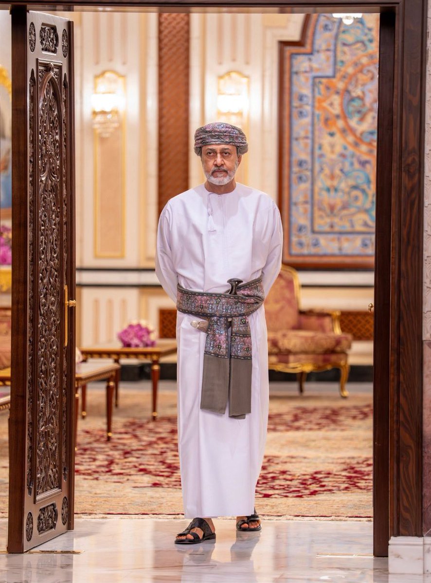 #في_حب_عمان_وسلطانها :
ستظل عمان بإذن الله شامخة كشموخ نخيلها راسخة كرسوخ جبالها محفوفة بعناية ربها مغمورة بعطاء هيثم سلطانها و رمز عزتها.