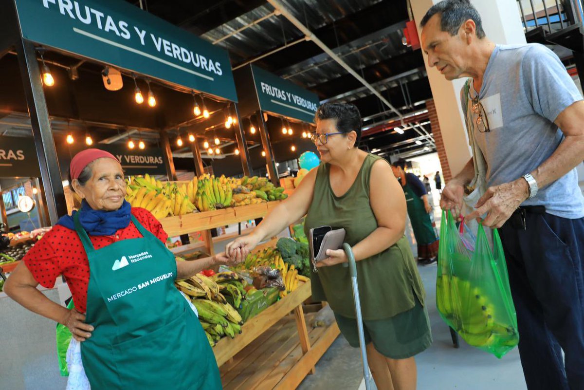 Así luce la gran apertura del Mercado San Miguelito. 🤩🎉

Un espacio que abre sus puertas con instalaciones renovadas, seguras y preparadas para recibir a visitantes de todas las edades.

Más de 1,000 locales te esperan hoy hasta la media noche. 🛒