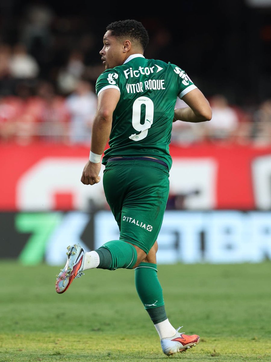 futebol_info's tweet image. O acordo entre Palmeiras e STJD sobre o 'caso Vitor Roque':

• Atacante fará um post contra a homofobia e deixará fixado em seu perfil na rede social
• Multa de R$ 80 mil

O jogador do Verdão não corre mais risco de ser suspenso por conta do post após o jogo contra o São Paulo.…