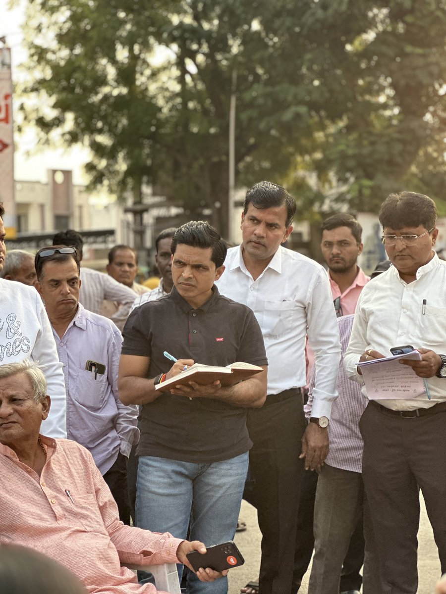 patelrumit7's tweet image. “અખંડ ભારતના શિલ્પકાર, લોખંડી પુરુષ શ્રી સરદાર વલ્લભભાઈ પટેલ સાહેબની 150મી જન્મજયંતિના અવસર પર રાણીપ–ન્યુ રાણીપ વિસ્તારમાં આયોજિત ભવ્ય યુનિટી માર્ચ નું સાબરમતી વિધાનસભા ના ધારાસભ્ય શ્રી હર્ષદભાઈ ની આગેવાની માં સમગ્ર રૂટનું સીધું નિરીક્ષણ કરી જરૂરી તૈયારીની સમીક્ષા રૂમિત પટેલ 🙏🏼