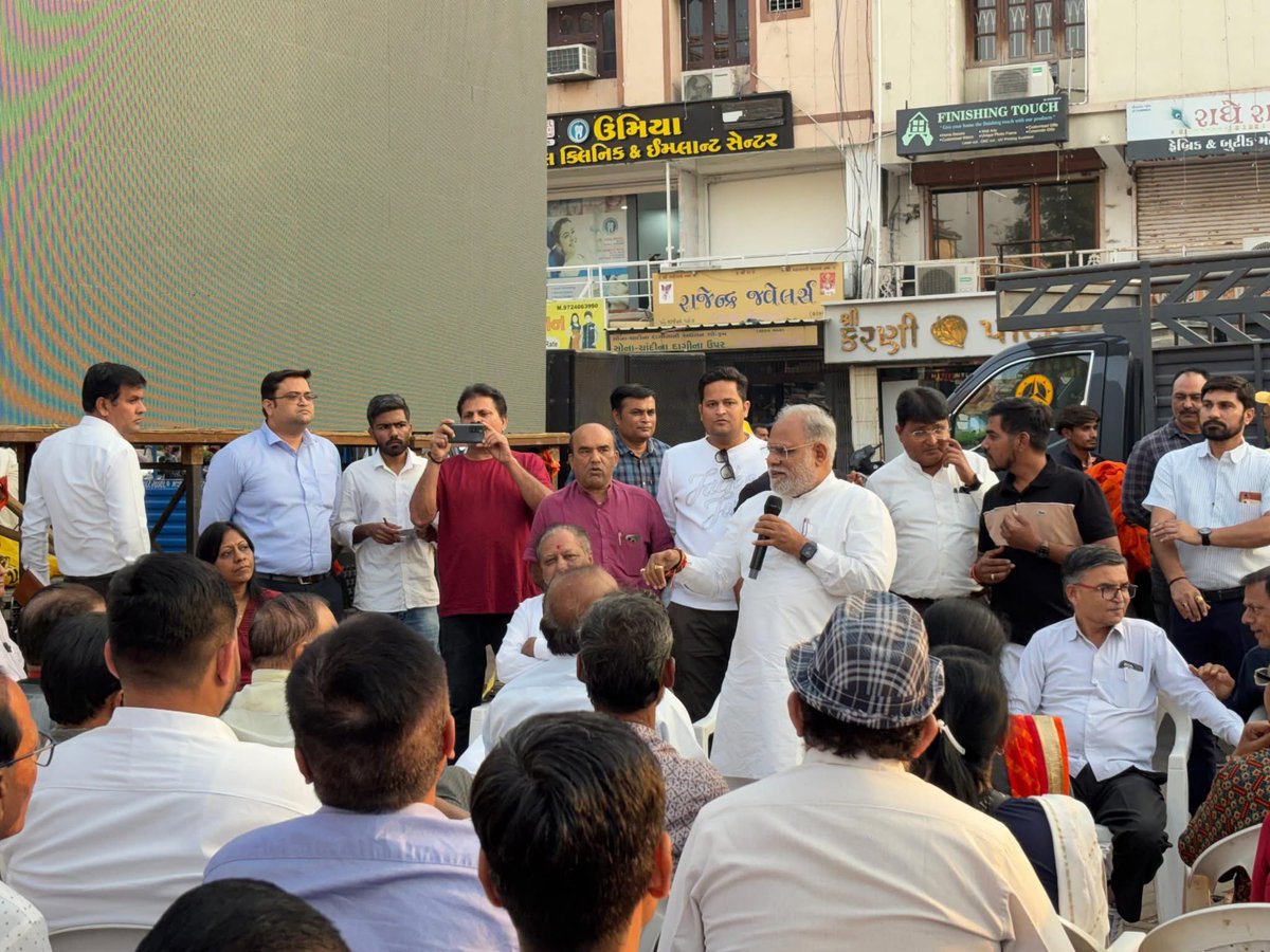 patelrumit7's tweet image. “અખંડ ભારતના શિલ્પકાર, લોખંડી પુરુષ શ્રી સરદાર વલ્લભભાઈ પટેલ સાહેબની 150મી જન્મજયંતિના અવસર પર રાણીપ–ન્યુ રાણીપ વિસ્તારમાં આયોજિત ભવ્ય યુનિટી માર્ચ નું સાબરમતી વિધાનસભા ના ધારાસભ્ય શ્રી હર્ષદભાઈ ની આગેવાની માં સમગ્ર રૂટનું સીધું નિરીક્ષણ કરી જરૂરી તૈયારીની સમીક્ષા રૂમિત પટેલ 🙏🏼